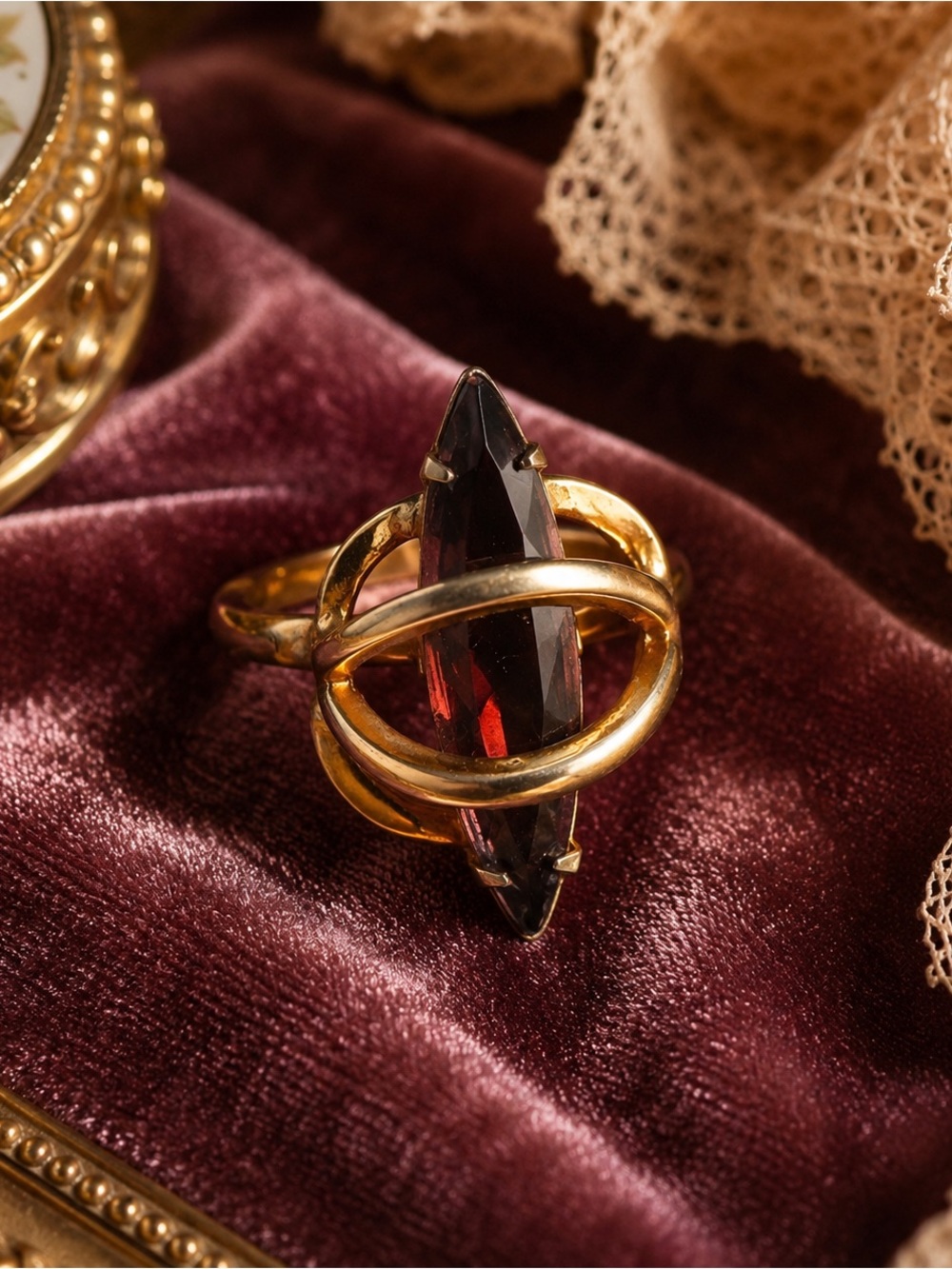 Vintage Gold Tone Modernist Ring Deep Purple Marquise Glass Stone Size 10 Estate